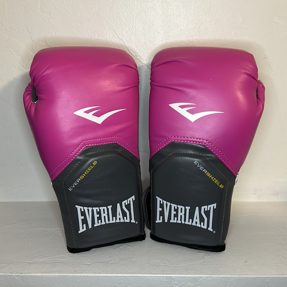Everlast pro style 12 oz pink training gloves